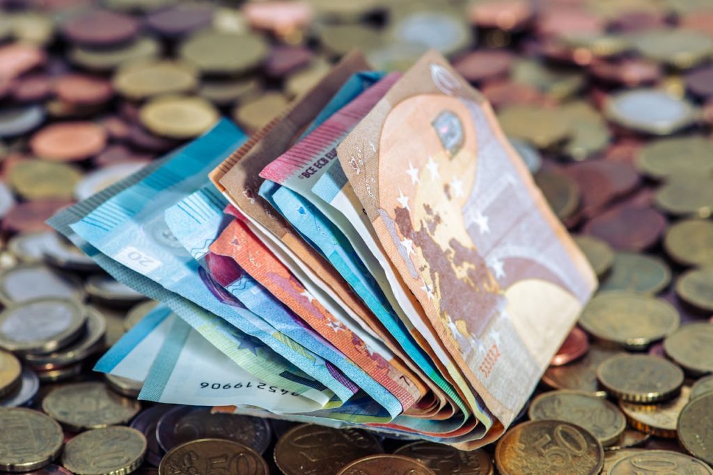 BTP Italia Si - banconote e monete euro - Foto Pexels, licenza libera